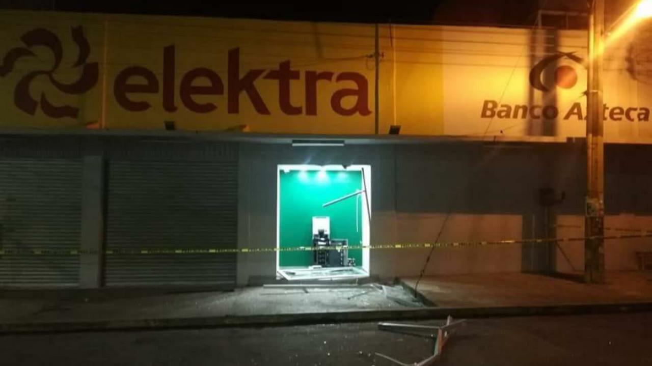 Roban cajero automático en una tienda frente al palacio municipal de Coyotepec, no reportan detenidos. Foto: Cortesía