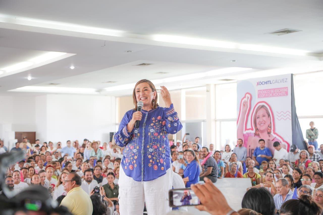 La aspirante de la oposición continúa debatiendo con el presidente AMLO. Foto: Especial