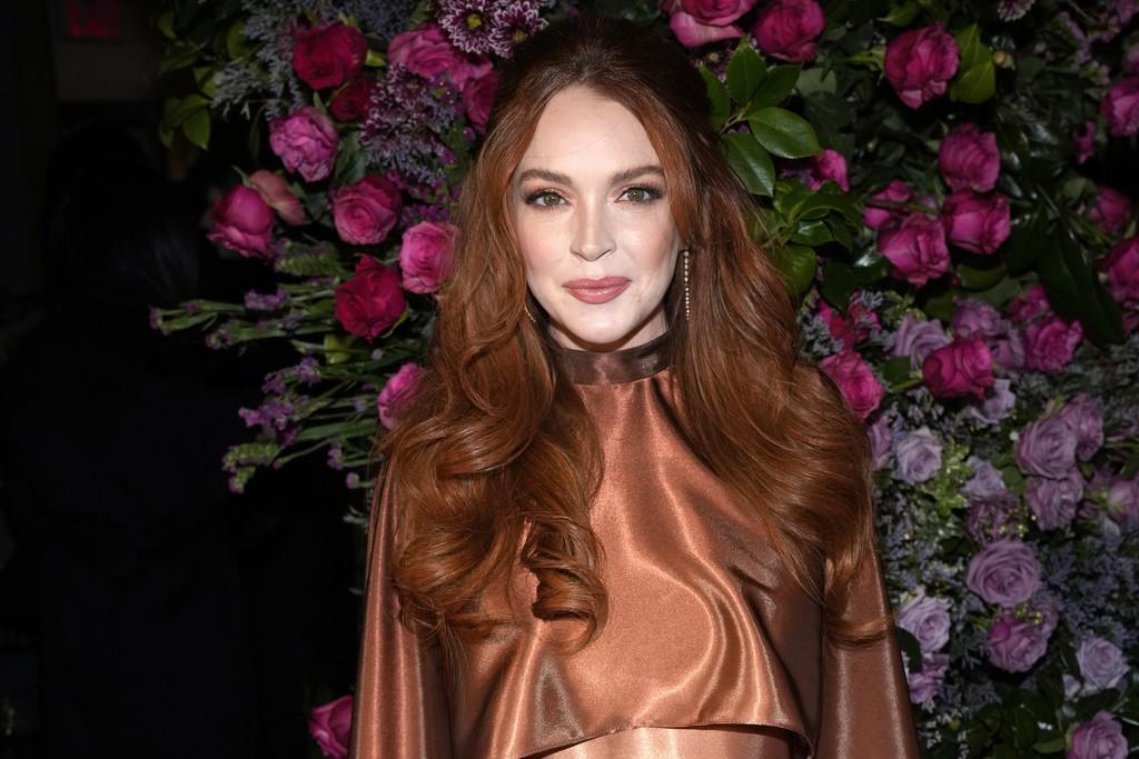 Lohan dio a luz a un niño, su primer hijo. La estrella de Parent Trap y su esposo, el financiero Bader Shammas, son padres de un hijo hermoso y saludable llamado Luai, dijo el representante de la actriz a The Associated Press en un comunicado el lunes 