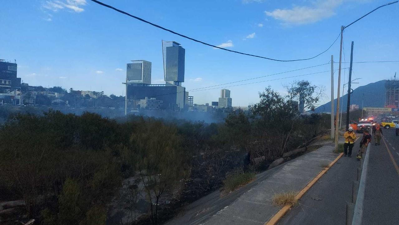 Incendio en río Santa Catarina. Foto: Pablo González.