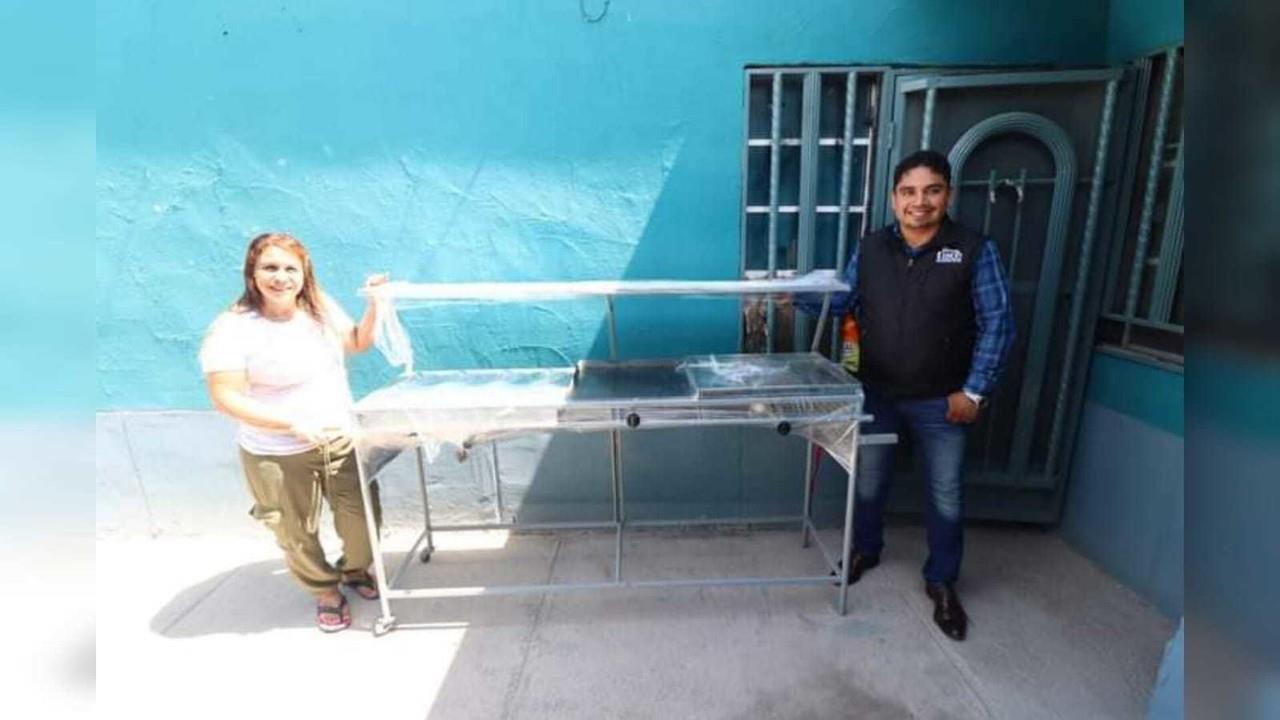 Tres ciudadanas beneficiadas con la entrega de tres bufeteras que apoyan el emprendimiento local. Foto: Facebook Gobierno Municipal Lerdo.