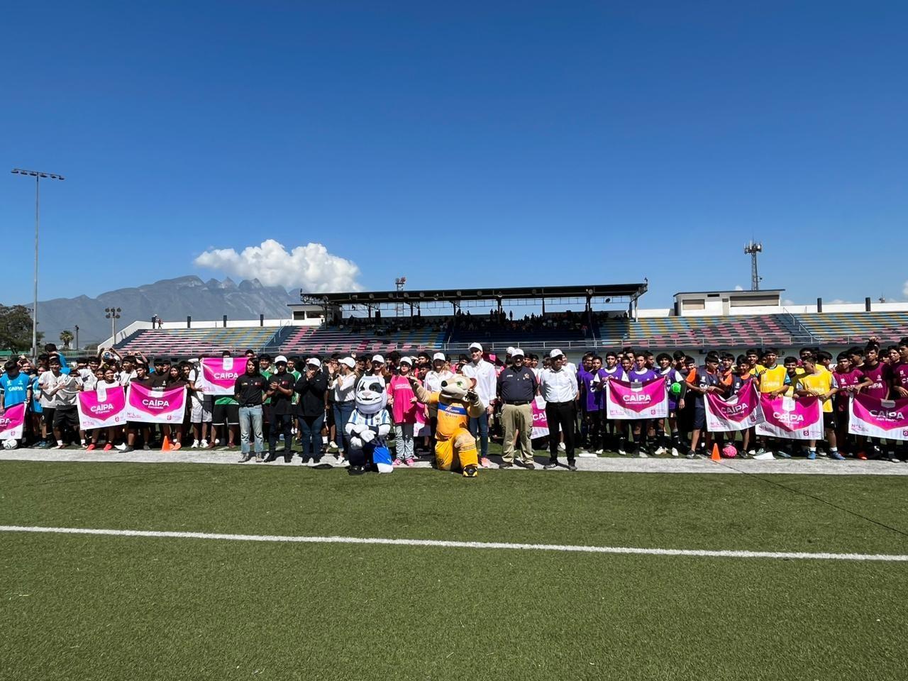 Jóvenes de diversos municipios que pertenecen al Centro de Atención Integral para Adolescentes (CAIPA) inauguraron el inicio de las eliminatorias 2023..