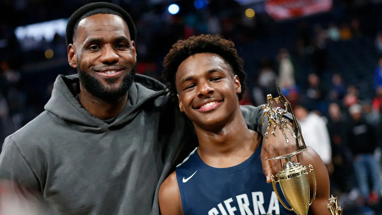 Bronny James, hijo de LeBron, sufrió un paro cardiaco