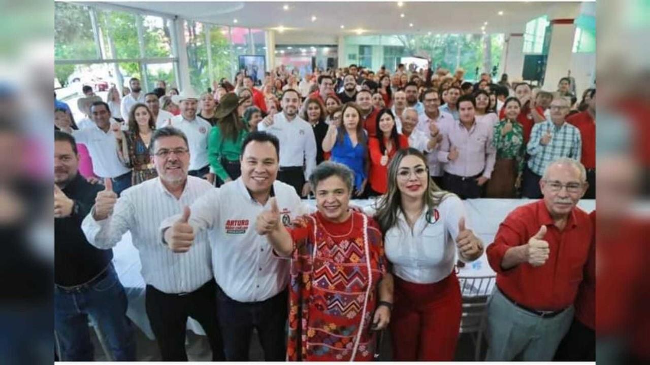 La aspirante Beatriz Paredes estuvo en Durango para mantener un encuentro con simpatizantes y campesinos. Foto: Facebook Beatriz Paredes Rangel.