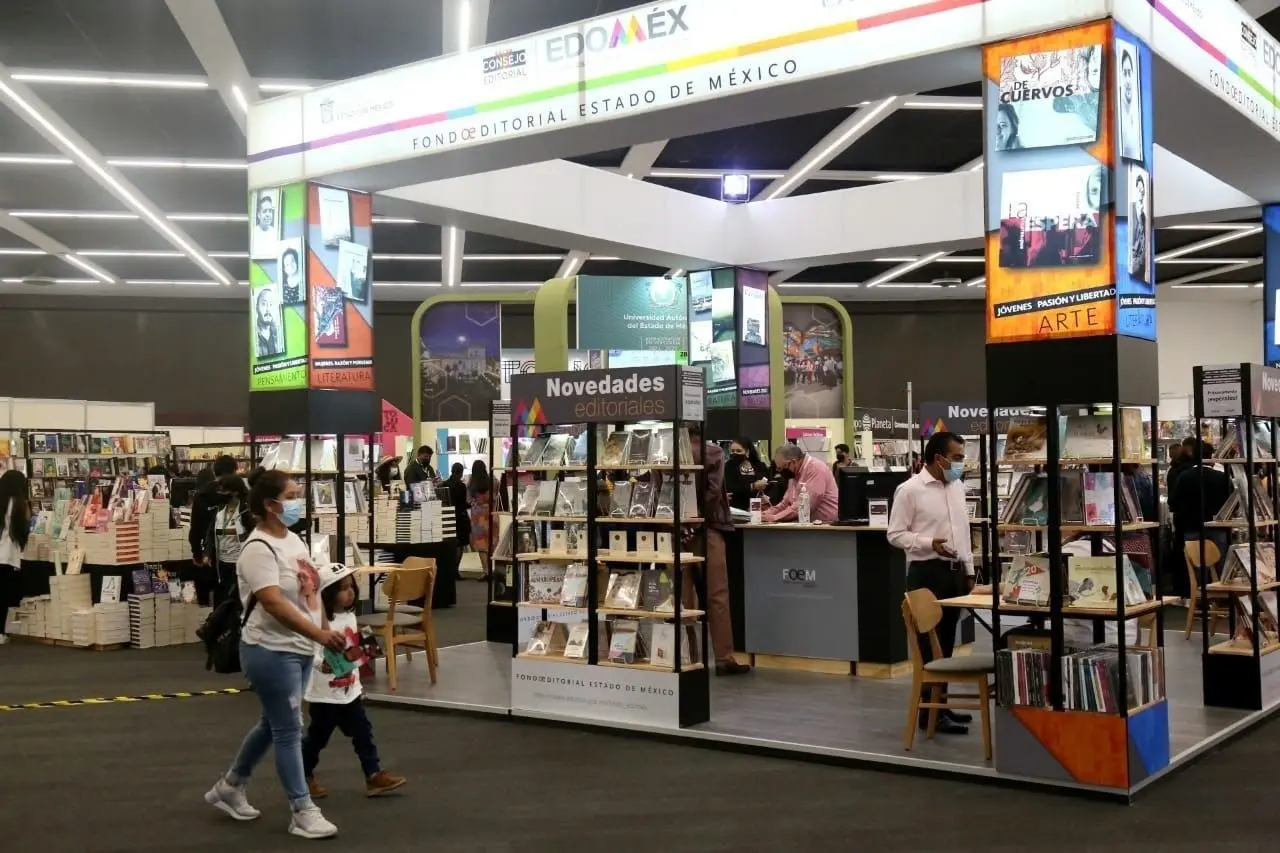 Las y los asistentes a la feria podrán encontrar más de 50 títulos para los más pequeños, que van desde cuentos a poesía, pero también cuentos y novelas para adolescentes. Foto: Especial.