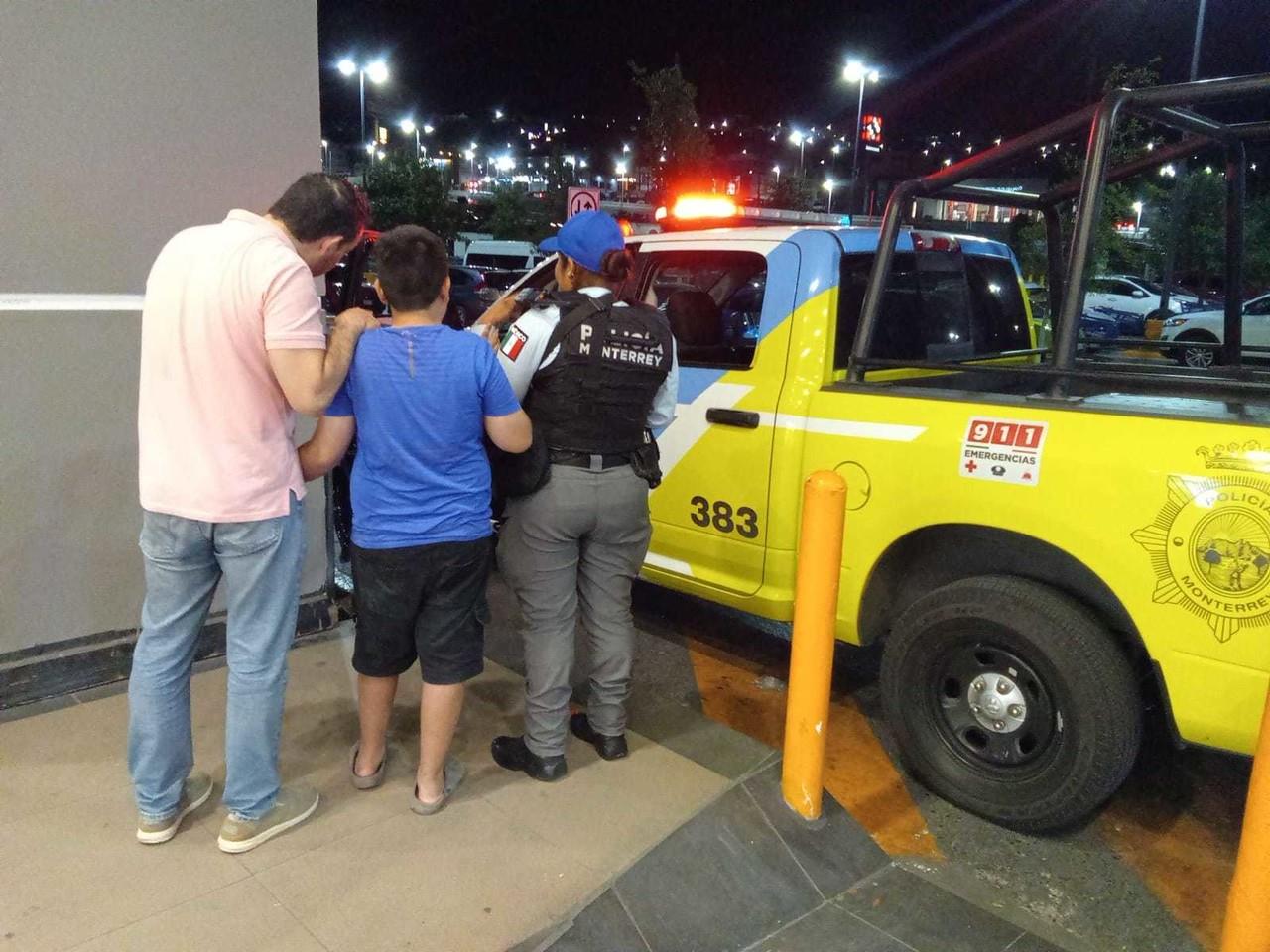 Un menor fue rescatado por policías de Monterrey. Foto. Cortesía