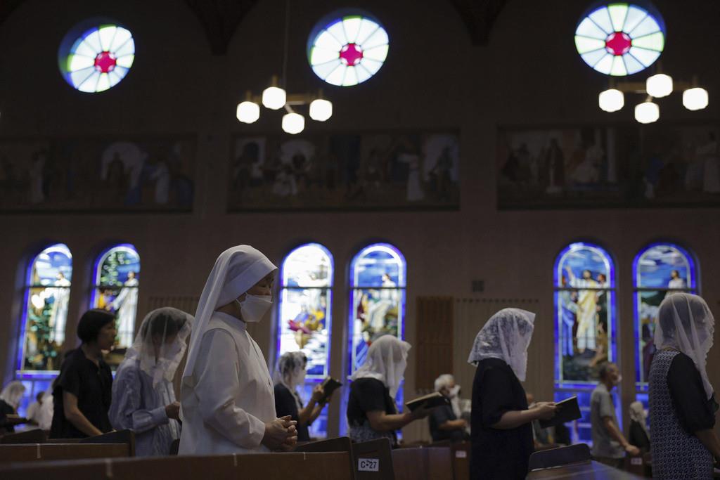 La ceremonia por el 78vo aniversario de la bomba atómica en Nagasaki, Japón, en la Catedral Urakami, el 9 de agosto de 2023. . (Kyodo News via AP)