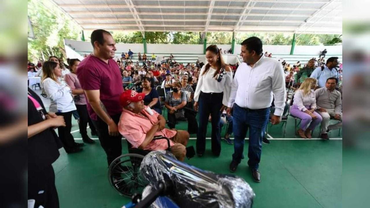 Lo recaudado de los parquímetros en Lerdo se ven reflejados con la entrega de aparatos de movilidad a ciudadanos. Foto: Facebook Susy Torrecillas.