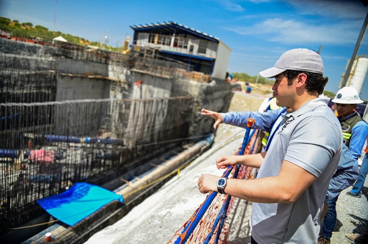 El gobernador Samuel García Sepúlveda afirmó que para septiembre Nuevo León contará con el doble de suministro de agua que el actual. Fotos. Cortesía