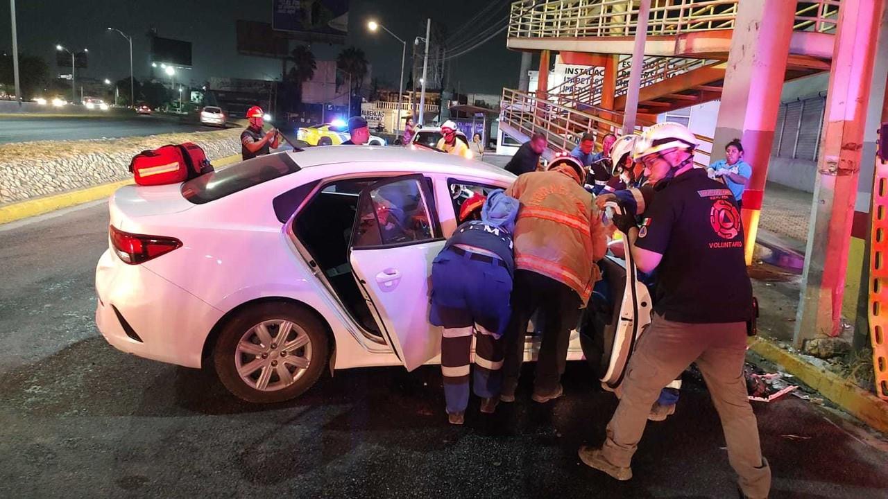 Dos personas heridas en accidente vial en Fidel Velázquez en Monterrey