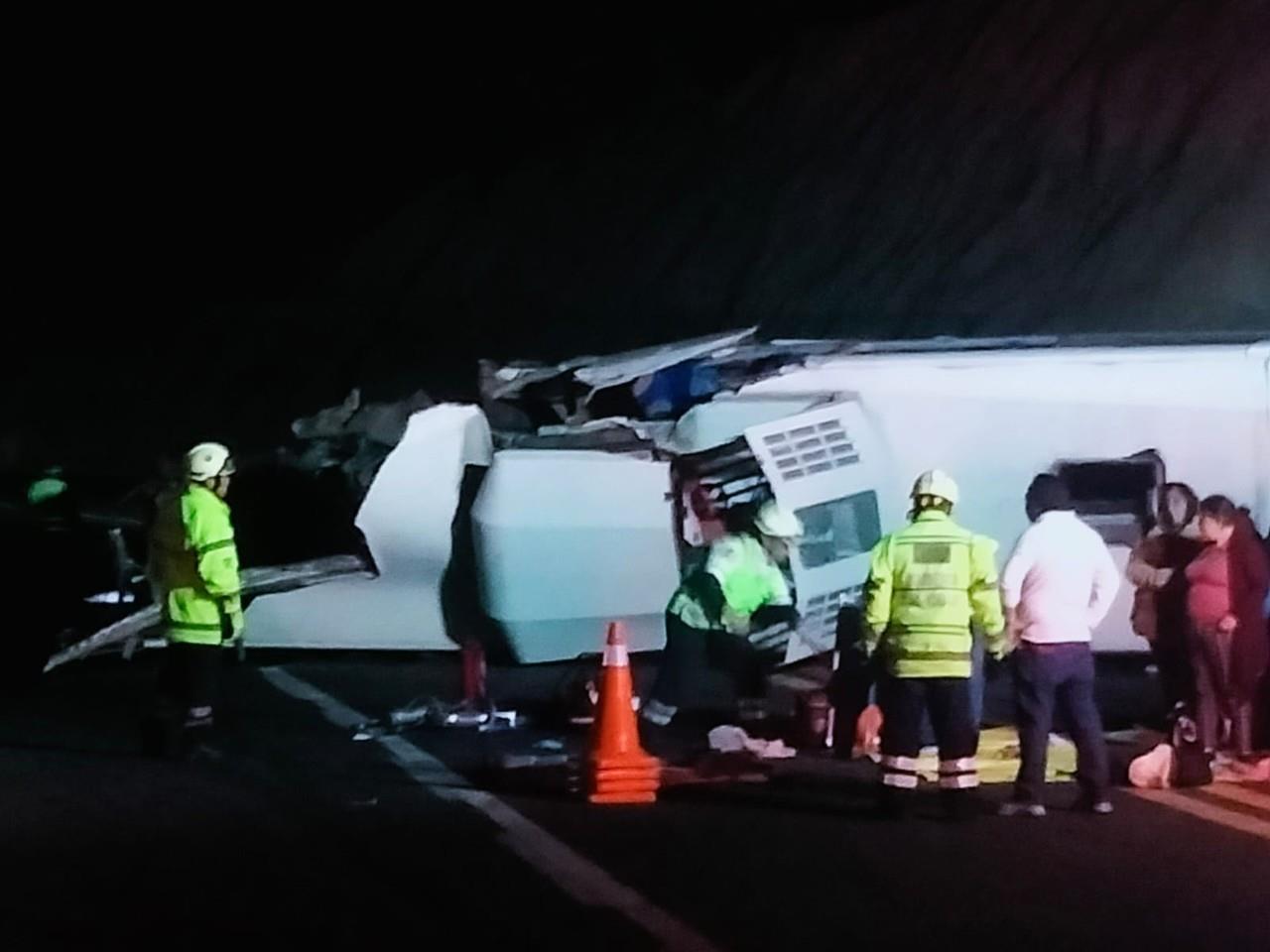 De acuerdo con Caminos y Puentes Federales, el accidente ocurrió en el kilómetro 91 de la vía. Foto: Especial.