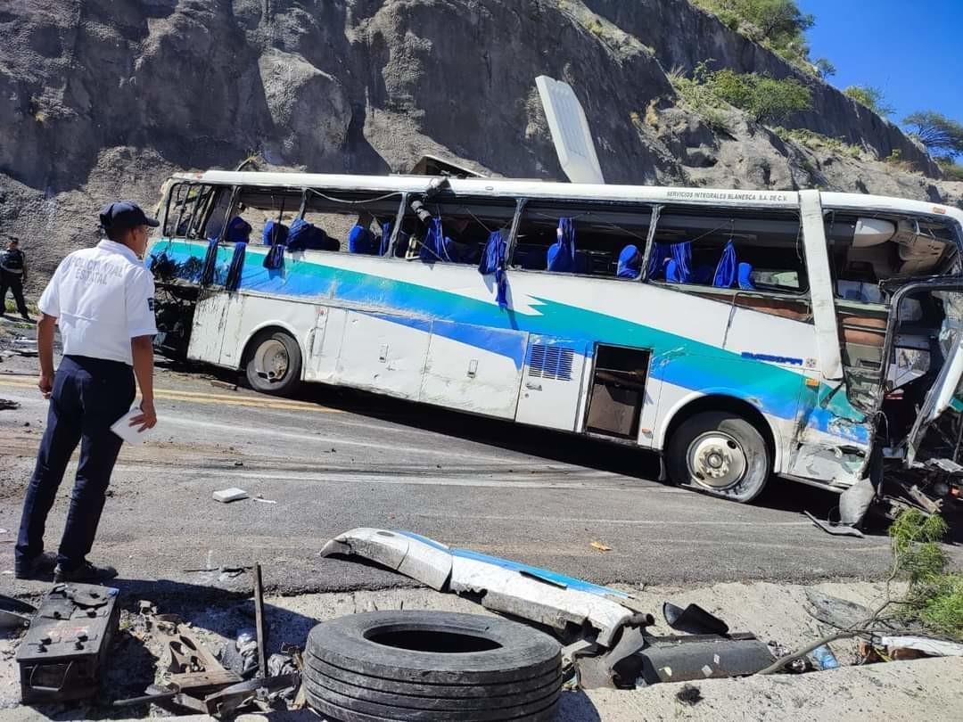 Advertencias Ignoradas: Pasajeros se convierten en héroes tras accidente. Foto: Especial