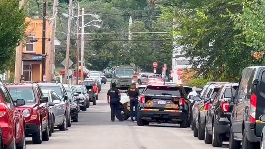 Se informa que se han disparado cientos de balas en el área, lo que ha generado un despliegue del equipo SWAT de la policía de Pittsburgh. Foto: Especial.