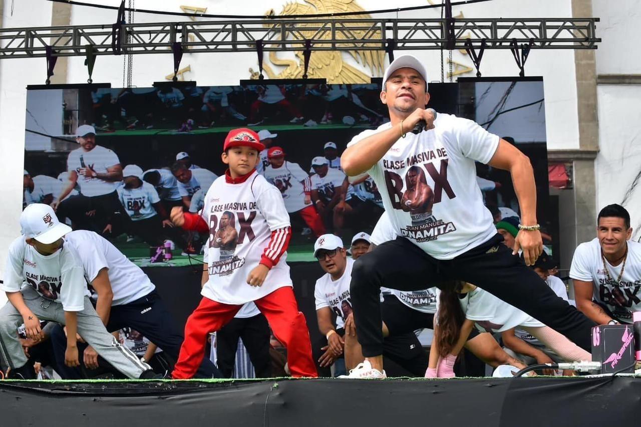 Clase masiva de box en Ecatepec.