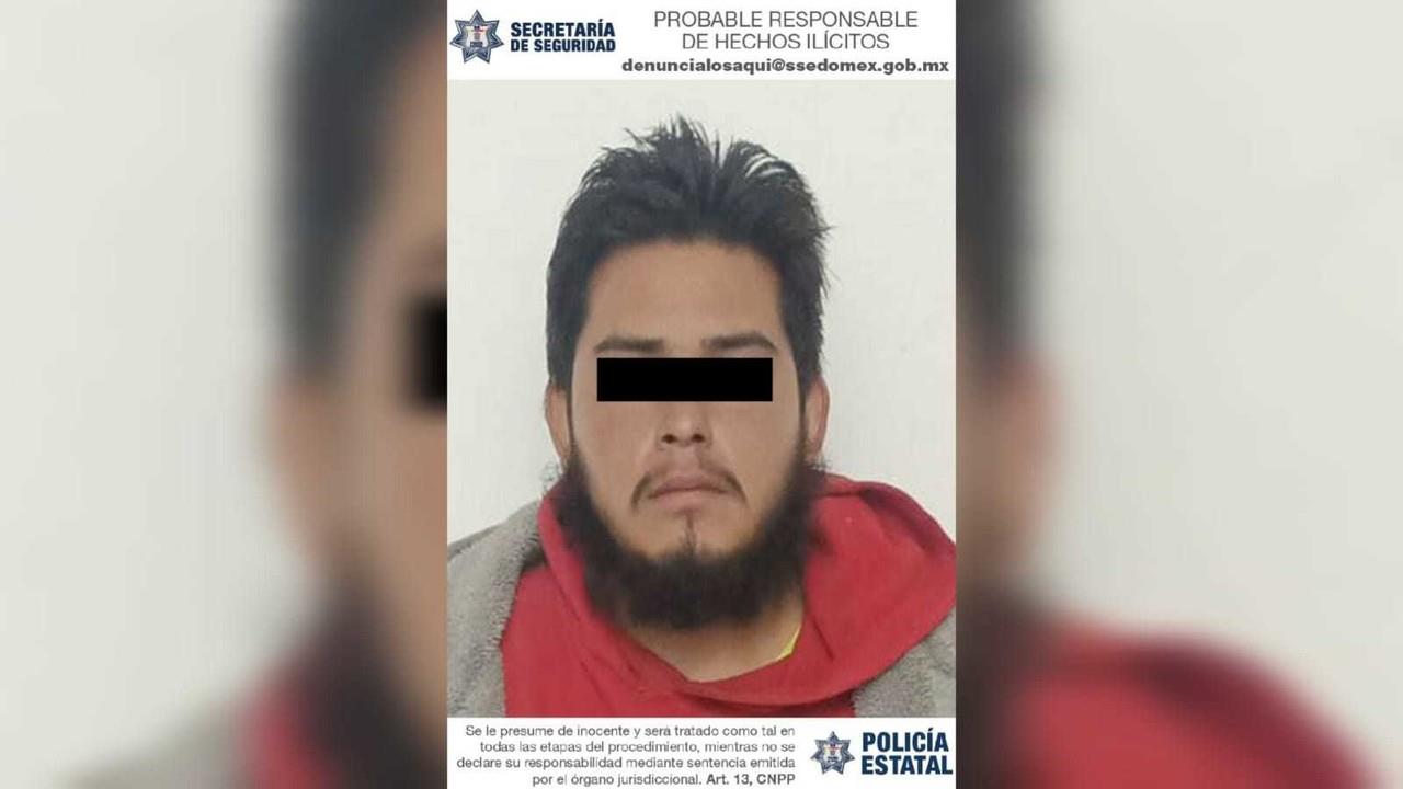 Diego “N” fue detenido cuando desmantelaba una moto con reporte de robo en un predio de la colonia San Juan Ixtacala Plano Sur, en Atizpán, lo investigan por robo de vehículo. Foto: Cortesía