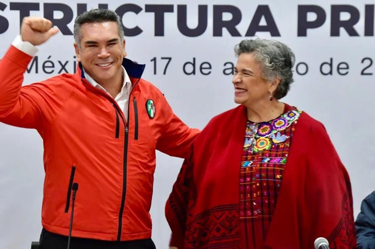 A dos días de comenzar el levantamiento de la encuesta, la finalista Beatriz Paredes Rangel y el presidente del PRI, Alejandro Moreno, protagonizaron un desacuerdo público. Foto: Contramuro.