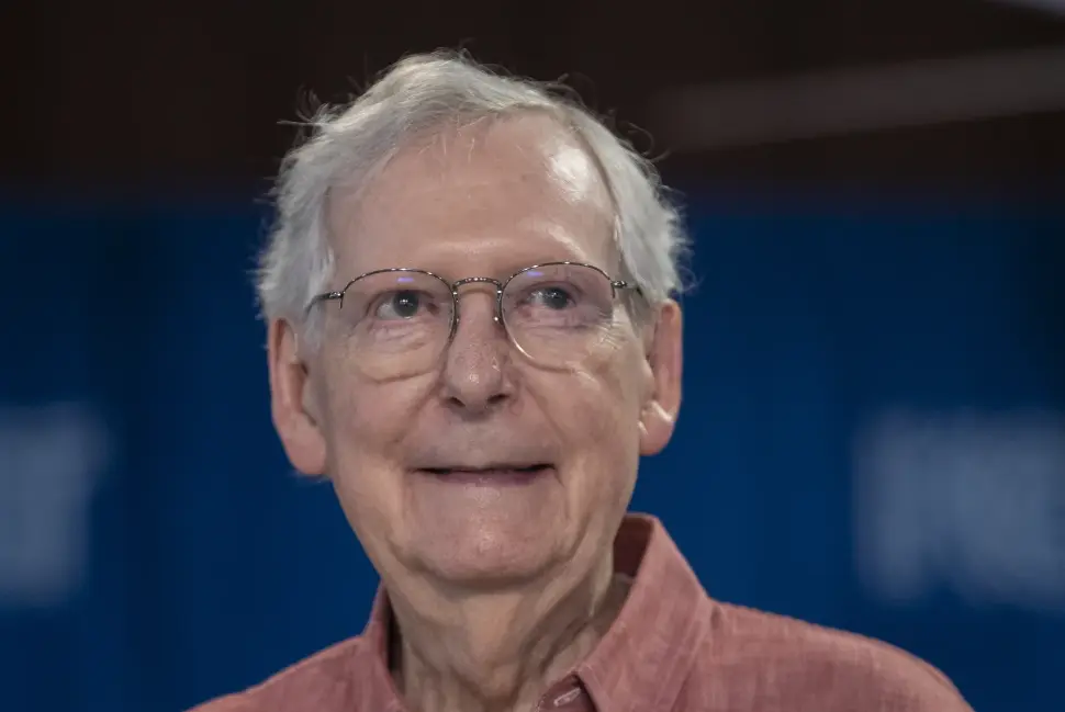 El líder de la minoría del Senado de Estados Unidos, Mitch McConnell sufrió parálisis breve en conferencia. Foto. (Ryan C. Hermens/Lexington Herald-Leader vía AP)