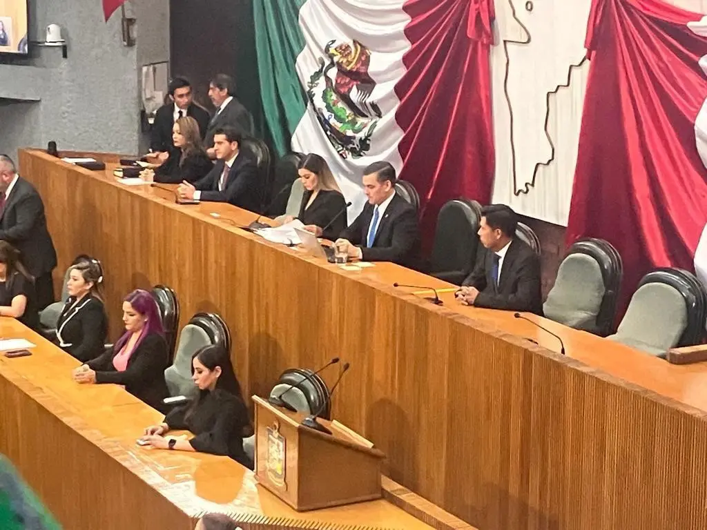 El gobernador Samuel García y los diputados de Movimiento Ciudadano mostraron su inconformidad al señalar que el Congreso debería estar representado por una presidenta. Foto: Rosy Sandoval.