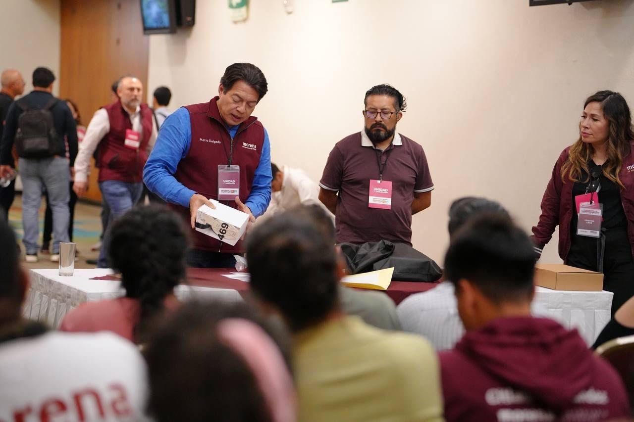 Realizan conteo de votos de encuesta de Morena en el WTC de la Ciudad de México. Foto: Especial