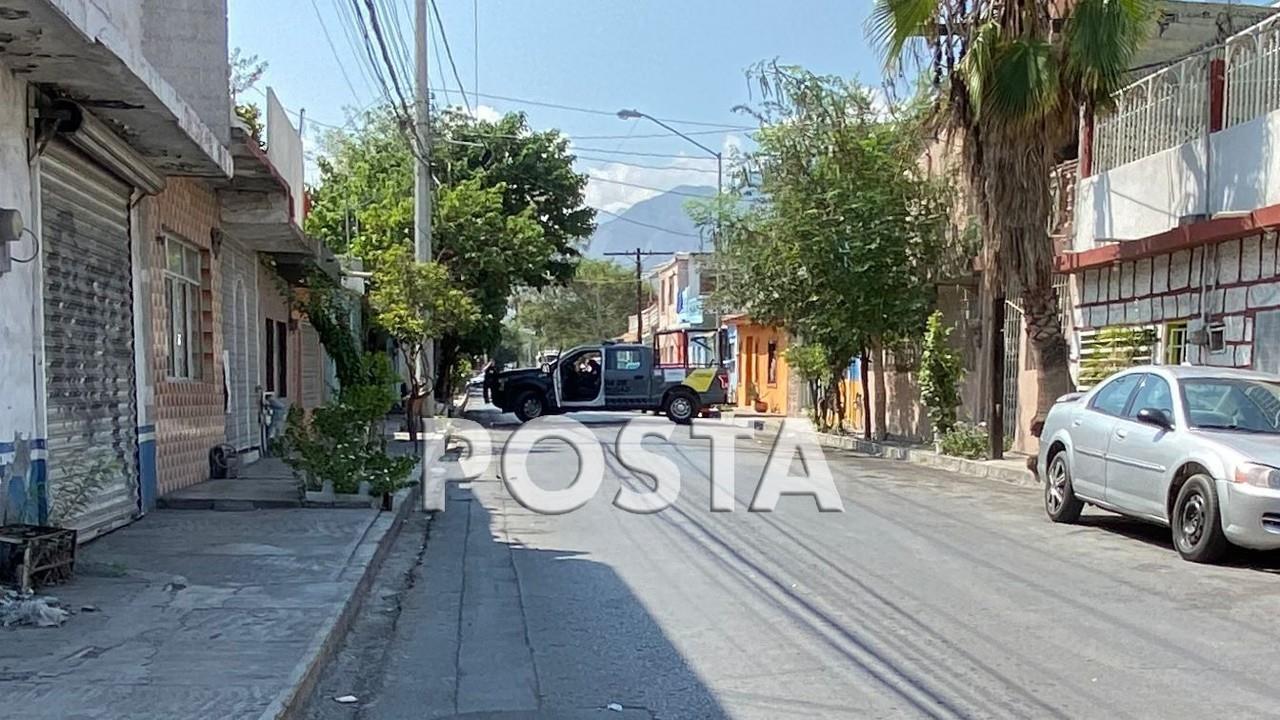 El lesionado por proyectiles de arma de fuego fue identificado como Jorge Rogelio de 25 años de edad, quien fue trasladado hasta el Hospital de Zona 21 del IMSS. Foto: Raymundo Elizalde.