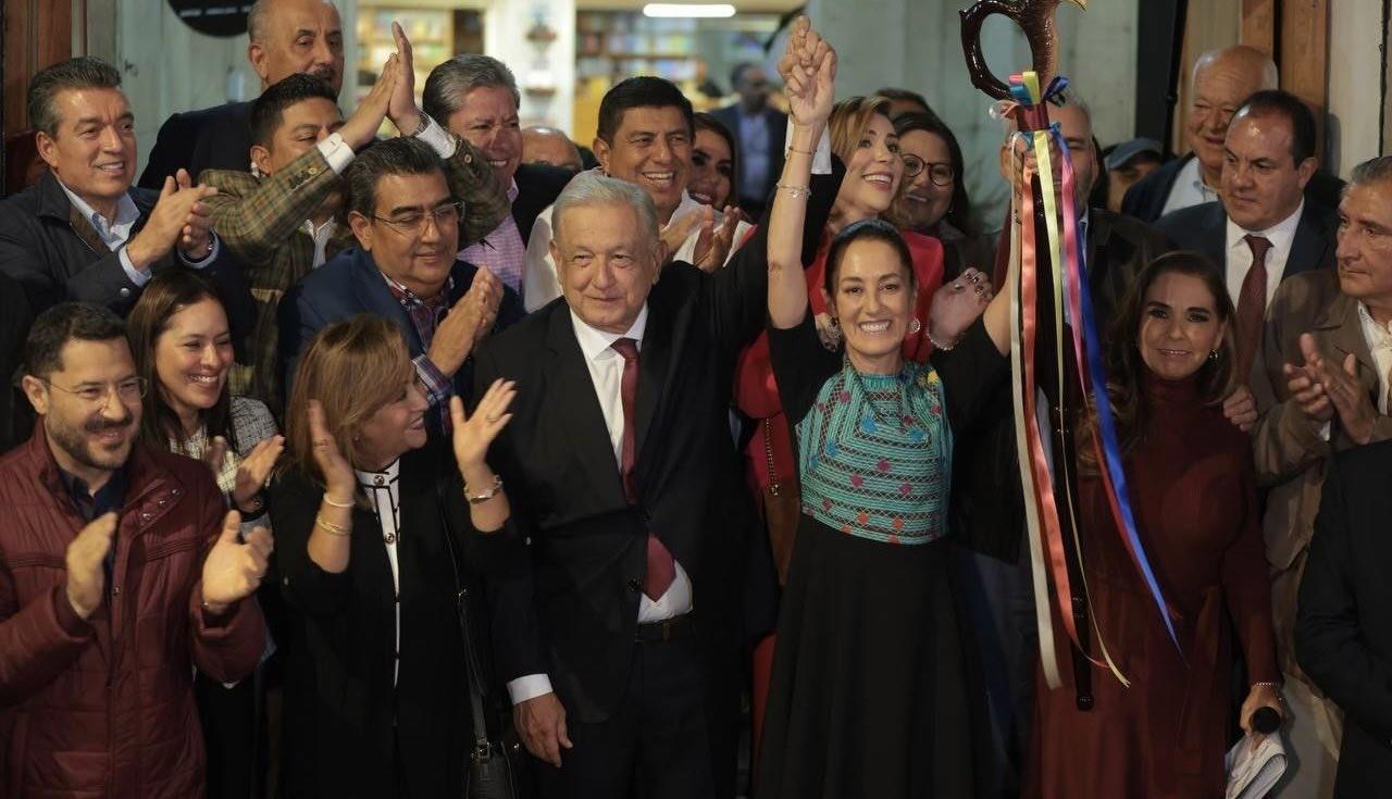 En la ceremonia estuvieron presentes los gobernadores de Morena y partidos afines, las dirigencias morenistas y del PT asi como quienes contendieron con Sheinbaum. Foto: X @Claudiashein.