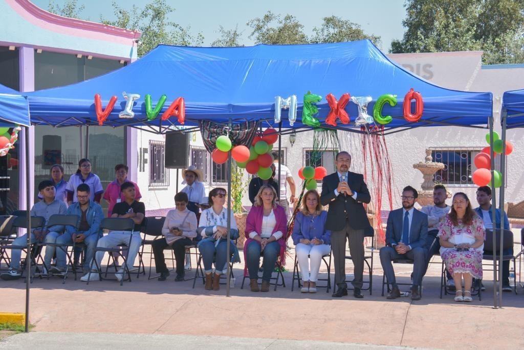 La mañanita mexicana que realizaron terapeutas, pacientes, sus familiares y autoridades del DIF municipal.