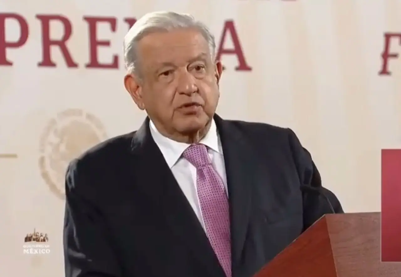 López Obrador dijo que la queja de los abogados de Guzmán López la tiene que resolver la FGR, pues es la dependencia que decide sobre los plazos. Foto: Especial.