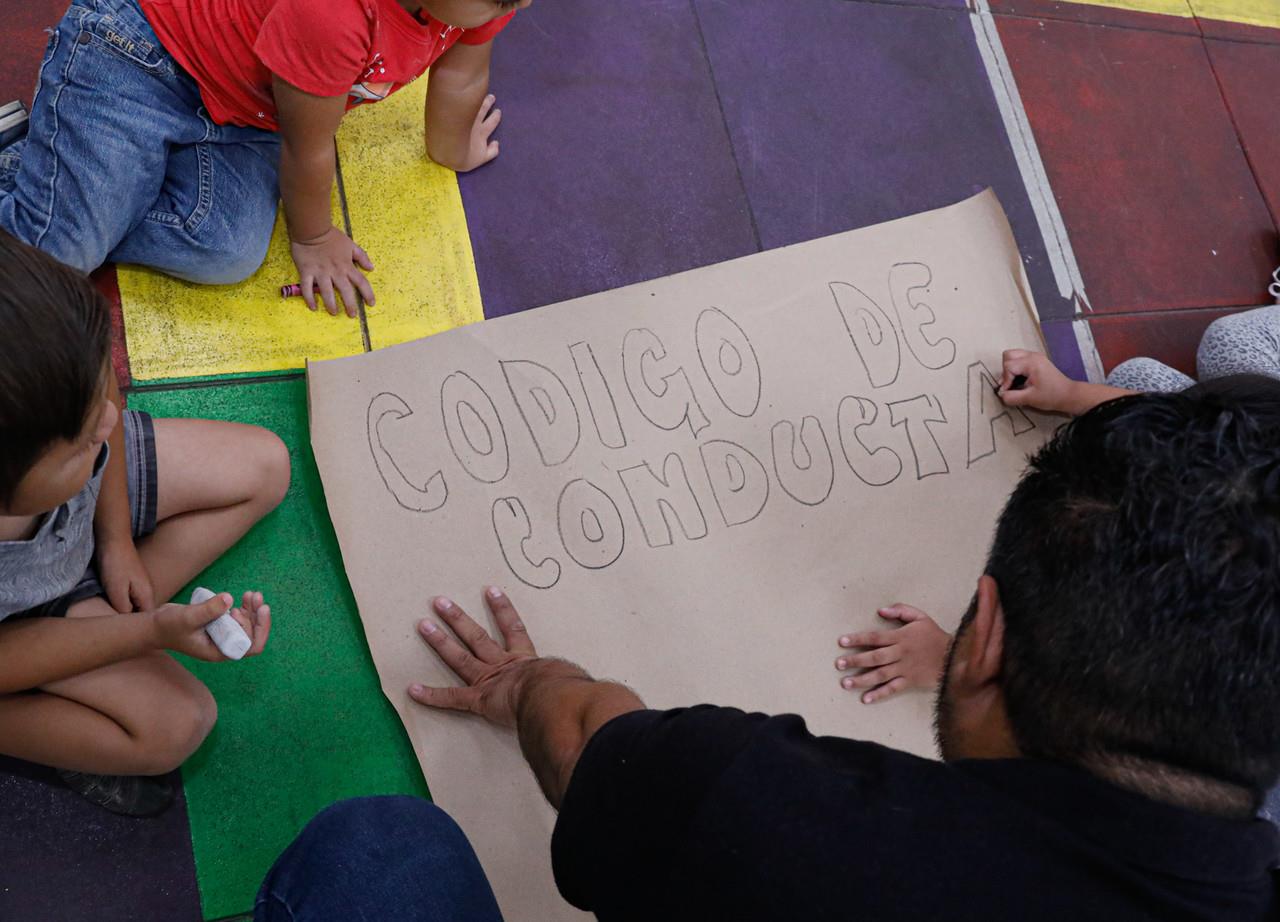 El director del DIF explicó que como parte de los trabajos que llevan a cabo en la Institución, están trabajando también con los menores que han sido abandonados o retirados de sus hogares por alguna causa. Foto: Facebook/ DIF Tamulipas