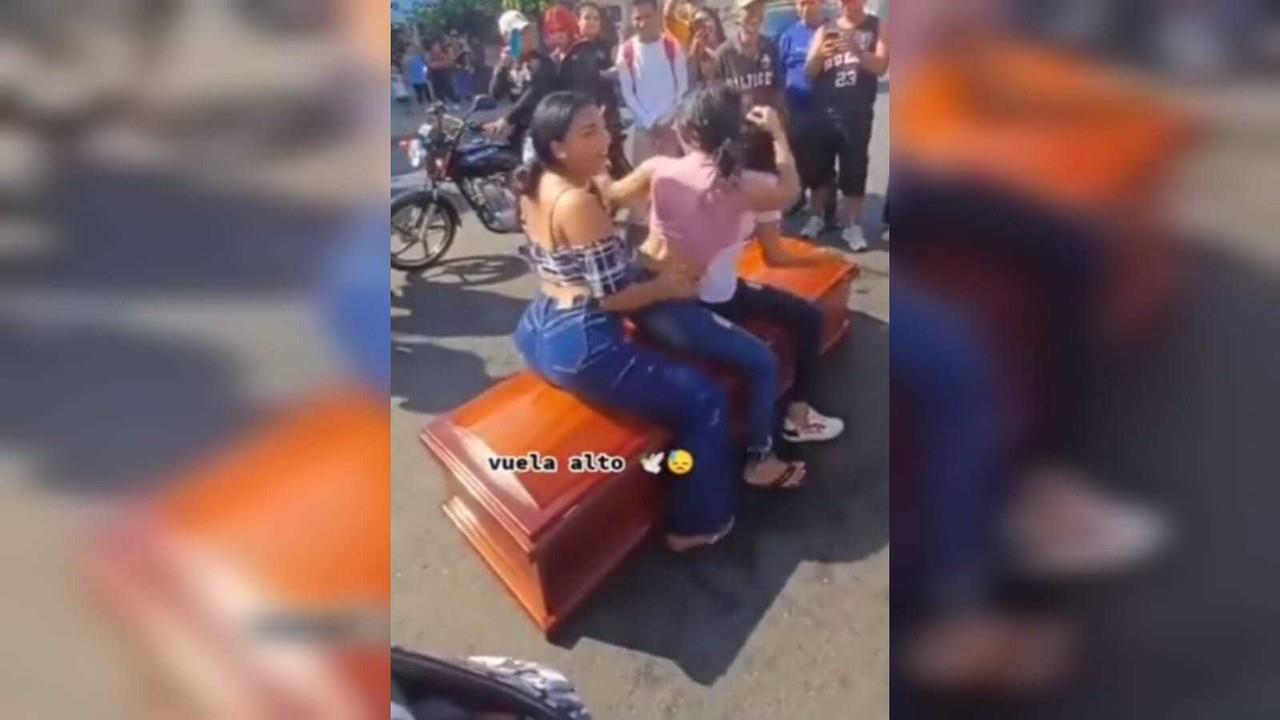 Tres jovencitas bailan reggaetón sobre el ataúd de su amiga fallecida para despedirla de forma alegre.  Foto: TikTok cronica