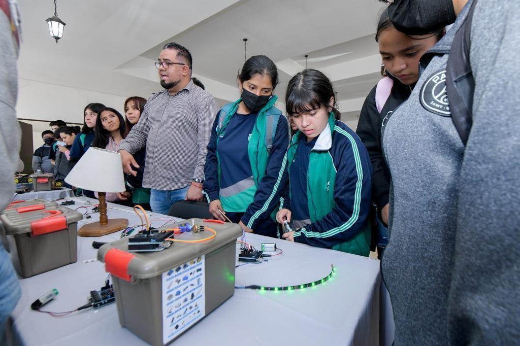 Imparten taller de robótica, impulsado por el Gobierno Municipal, la Dirección de Educación y el Tecnológico de Monterrey Campus Estado de México. Crédito: Gob. Atizapán de Zaragoza.