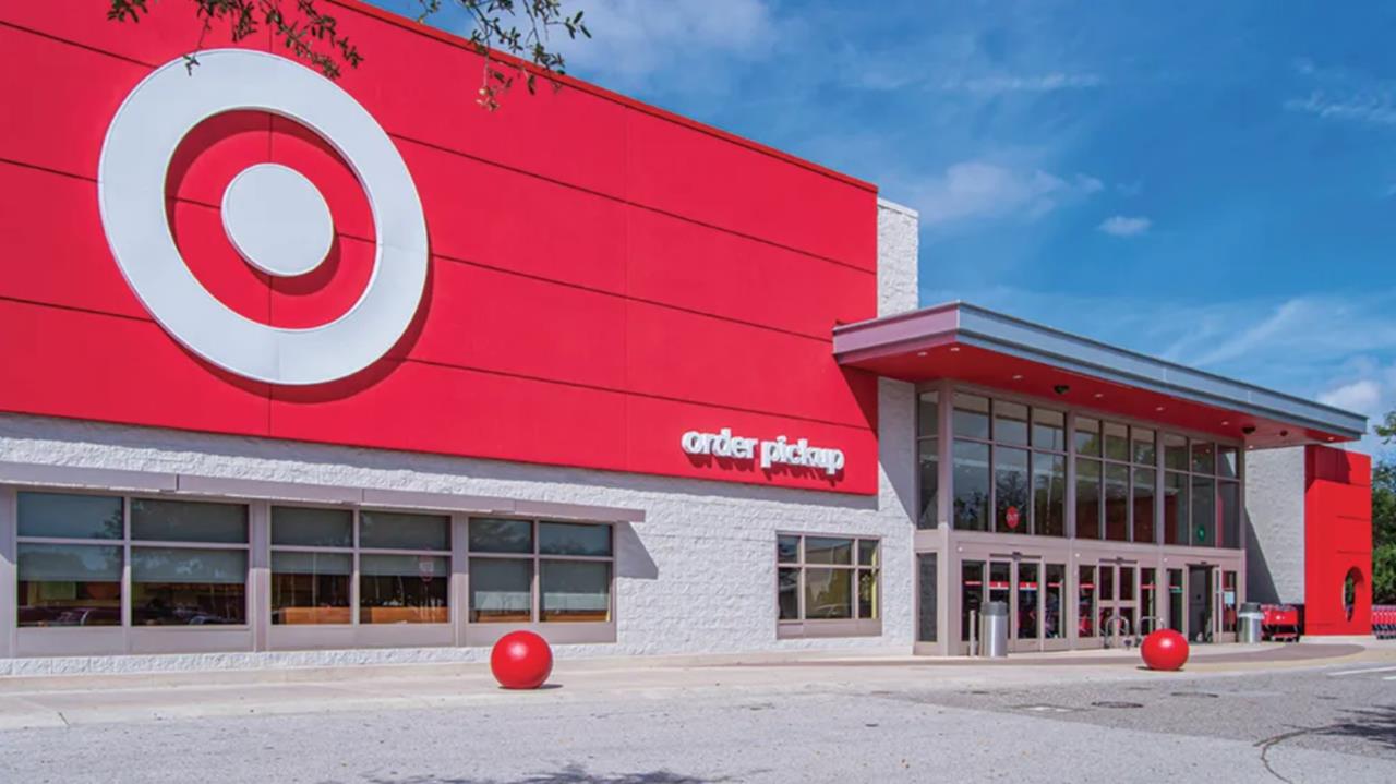 La cadena señaló además que antes de tomar esta decisión invirtió en estrategias para prevenir y detener el robo y crimen organizado en sus tiendas, como poner numerosos productos en vitrinas bajo llave. Foto: Cortesía Target