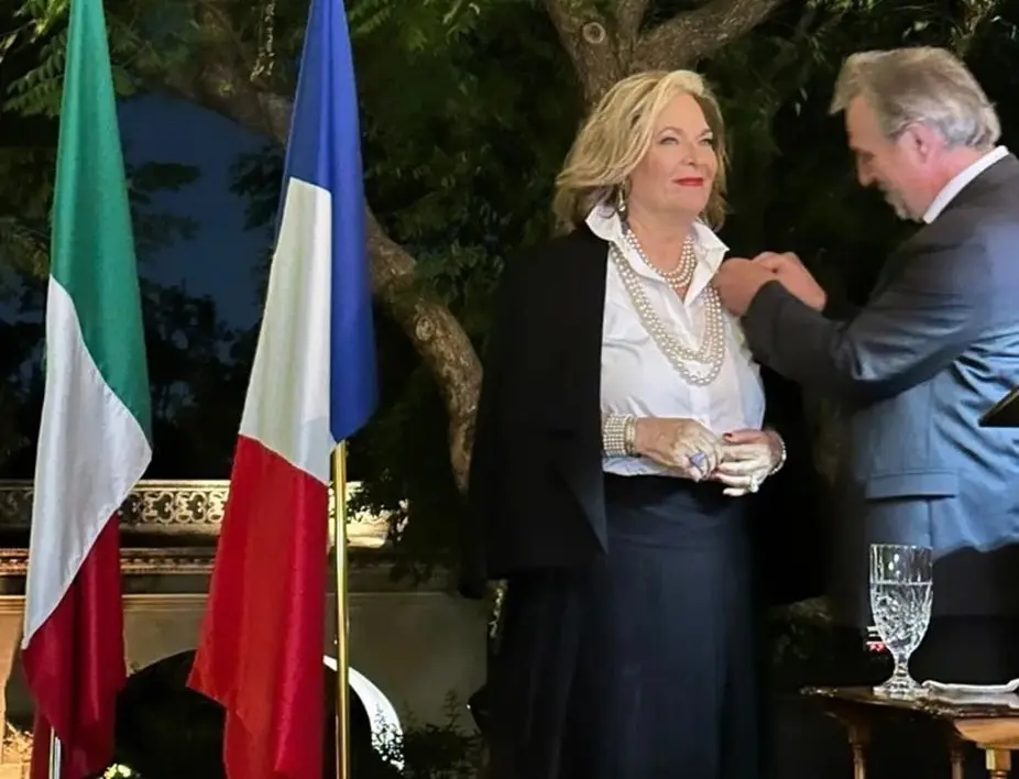 Liliana Melo de Sada recibió una distinción por el Ministerio de Cultura de Francia. Foto. Instagram