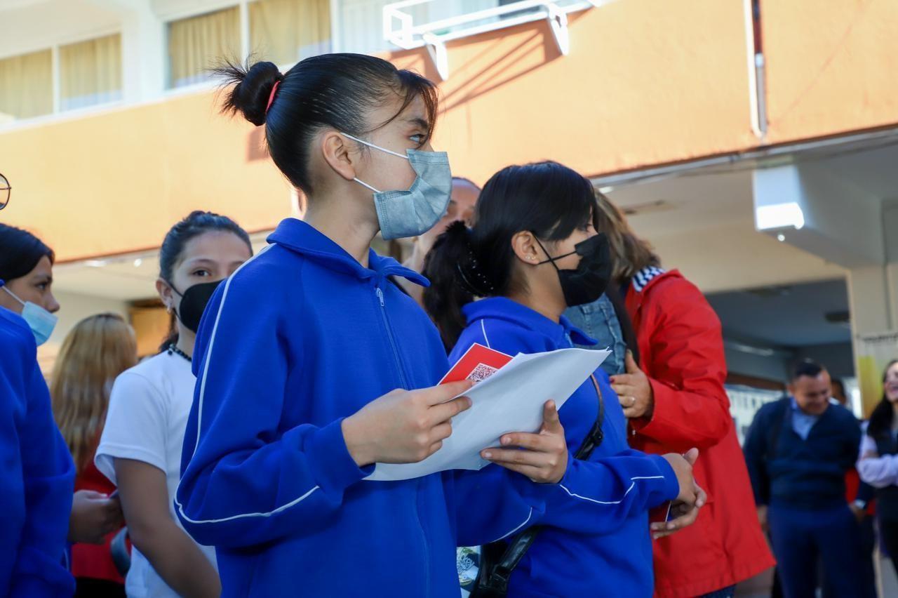 Programa Salud y Educación de 10 a la Escuela Primaria México en Av. Cultura Romana.