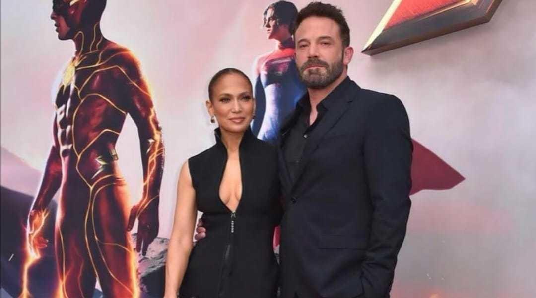 Ben Affleck y Jennifer Lopez en la premiere de The Flash. Foto: Instagram