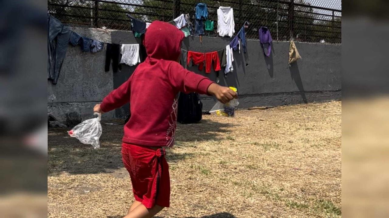 Indocumentados viven al día en su paso por México con la intención de cruzar a Estados Unidos. Foto: Iván Macías.