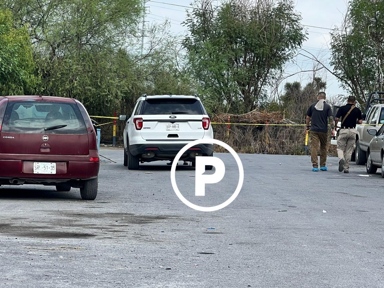 El hallazgo fue hecho por vecinos de la zona que salieron tras escuchar los disparos de arma de fuego sobre la 1era avenida, a un costado de una quinta de nombre “La Tortuga”. Foto: Raymundo Elizalde.