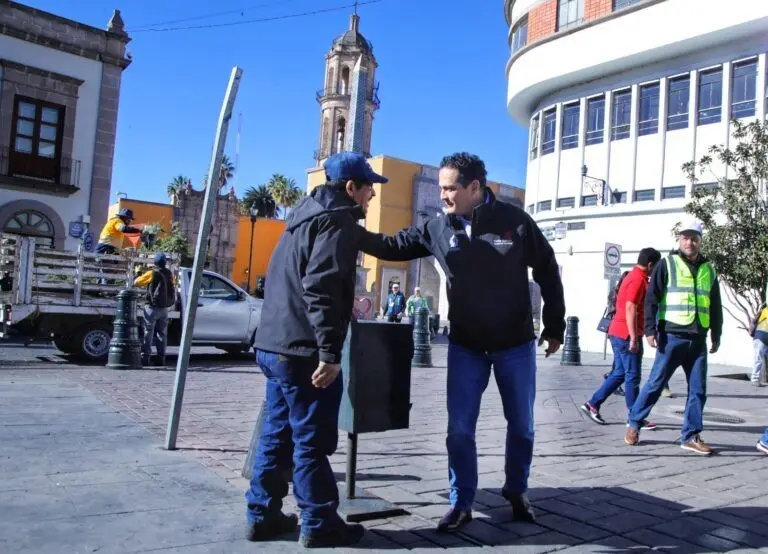 Tras recibir el nombramiento, comentó que éste responde a los esfuerzos que desde el inicio de la administración se han realizado para el mejoramiento de infraestructura y equipamiento de la ciudad de Durango. Foto: Cortesía.