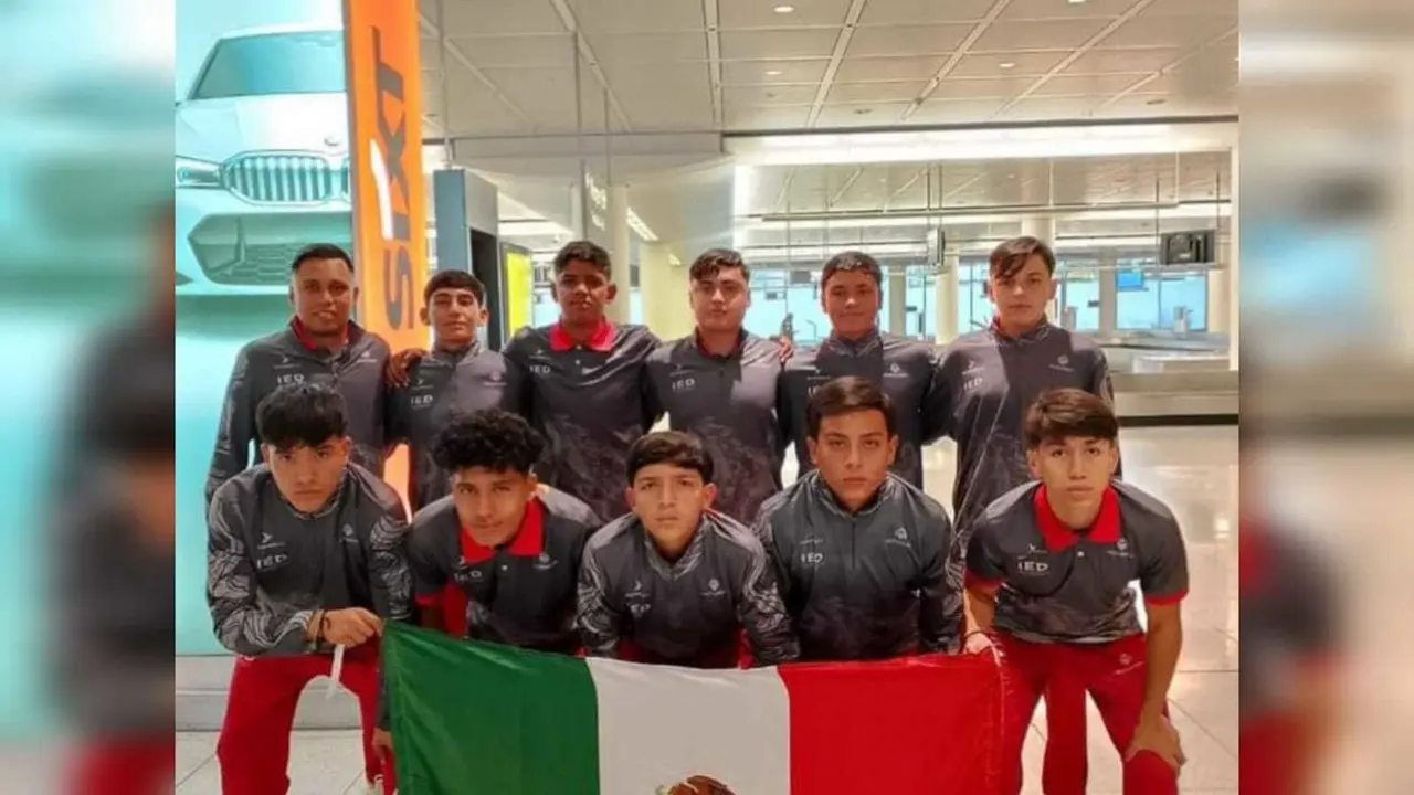 La delegación de futbolistas duranguenses representará a México dentro de la Fc Bayern Youth Cup en Alemania. Foto: Facebook Los Irreverentes.