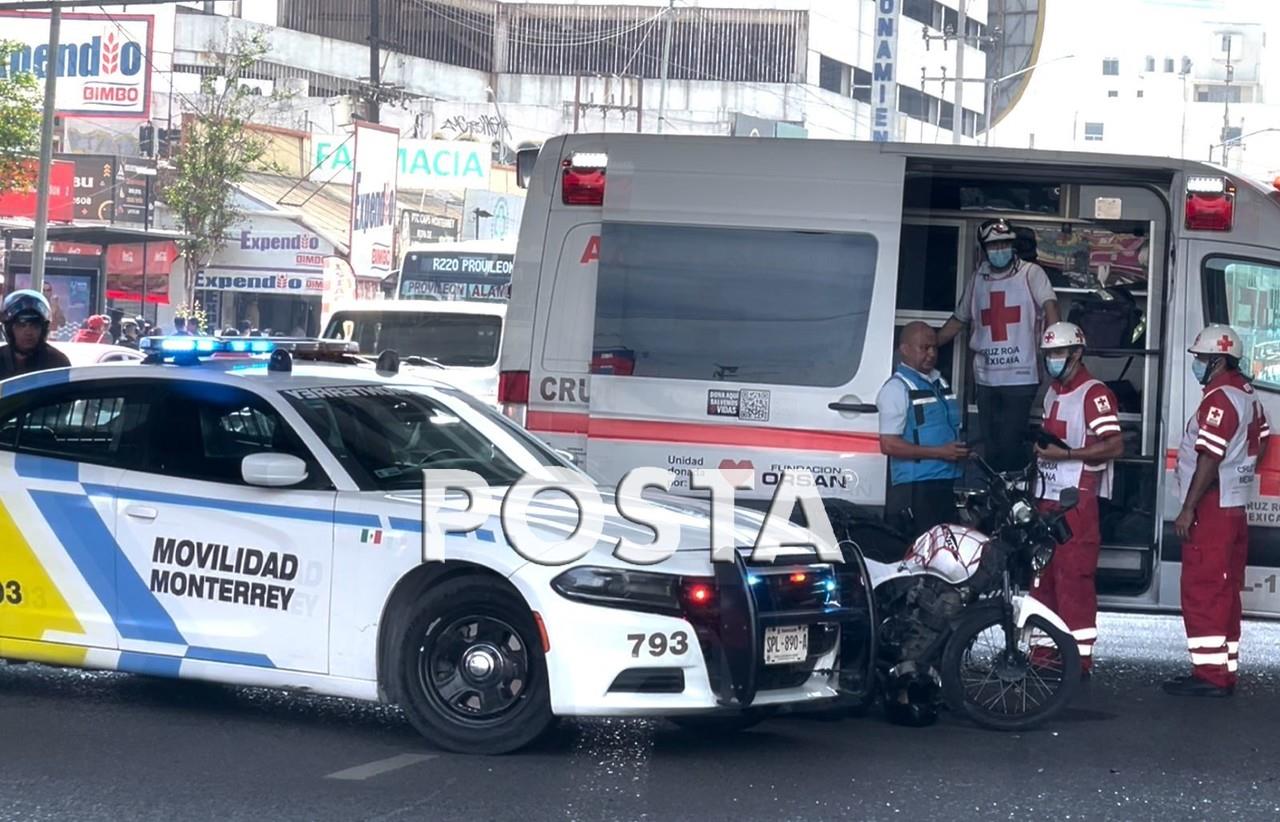 Un repartidor de comidas quedó lesionado tras ser impactado por un automovilista. Foto. Raymundo Elizalde