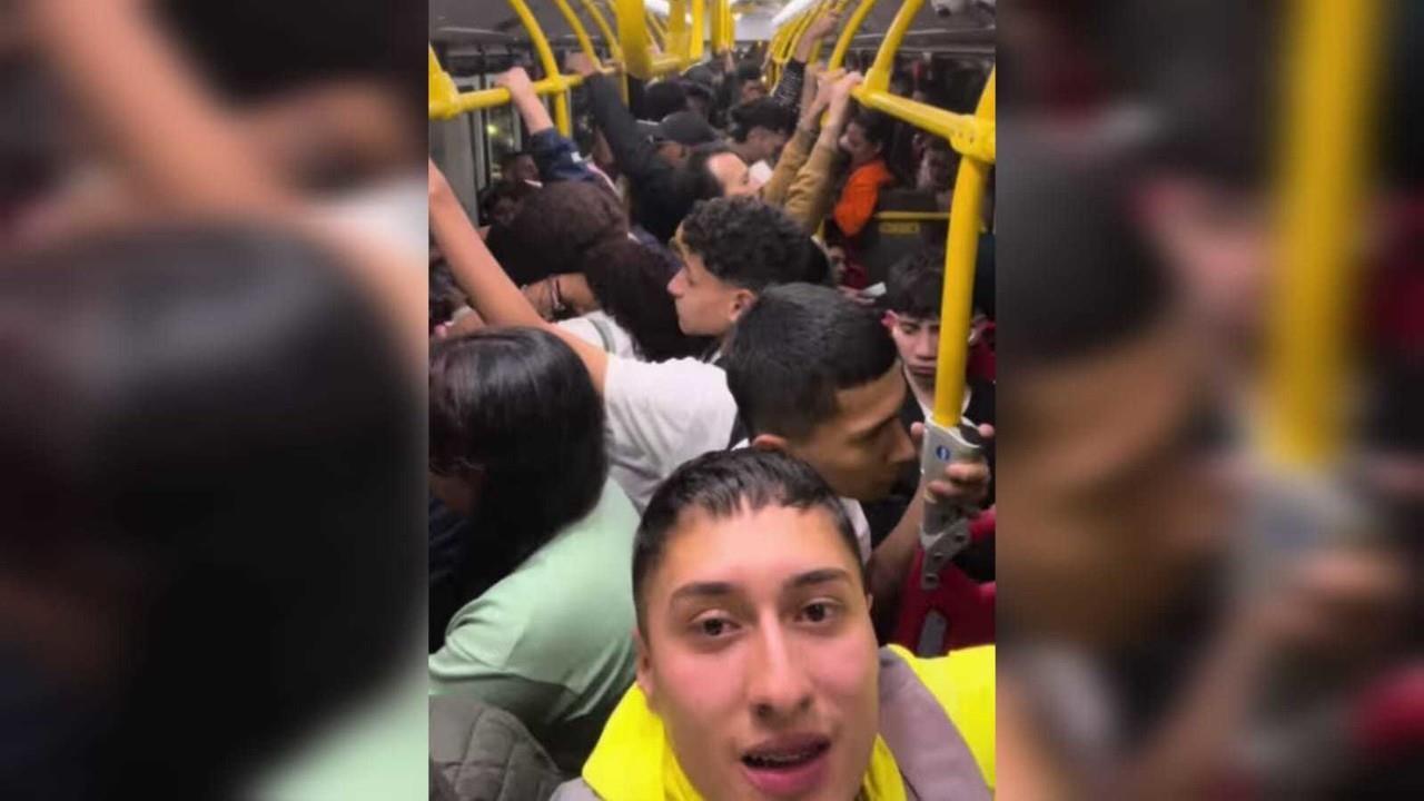 Un joven emprendedor toma la decisión de vender besos en el transporte público ante la dura situación económica por la que atraviesa. Foto: TikTok bejarano_25