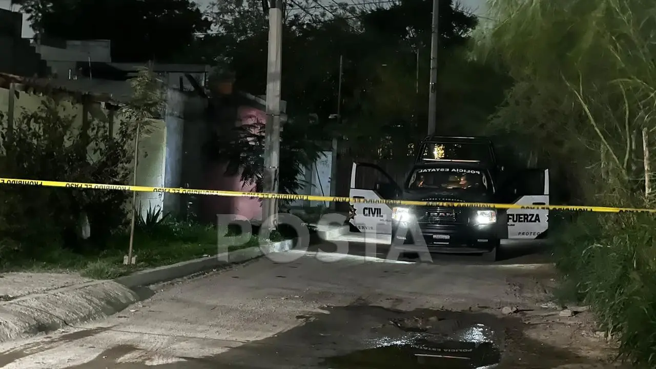 Ante el reporte de ataque llegaron policías de Monterrey y Fuerza Civil que vieron a la víctima tirado en el pavimento. Foto: Raymundo Elizalde.