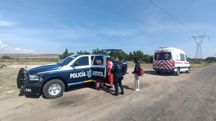 Una ambulancia interceptó en el camino a la patrulla de la Policía Estatal, para hacerse cargo de su traslado al Hospital General 450. Foto: Facebook SSP Durango.