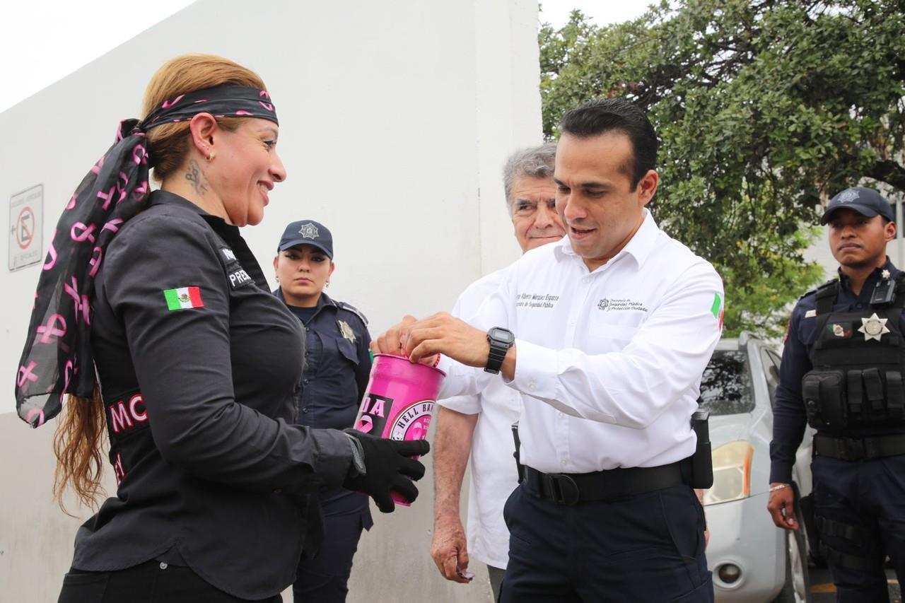 Policías de Guadalupe participan en boteo para apoyar a víctimas de cáncer de mama. FAotos. Cortesía