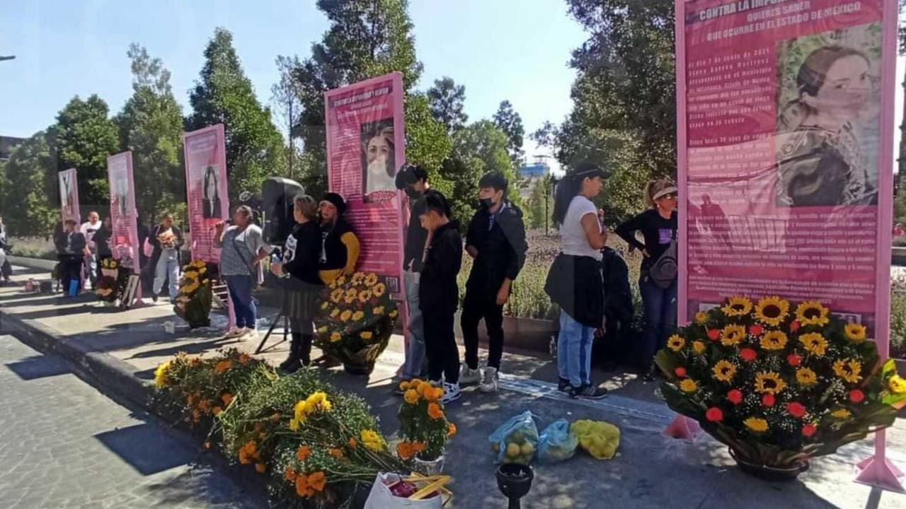 Entre flores, danza y exigencia de justicia, honran la memoria de víctimas de feminicidio. Foto: Cortesía