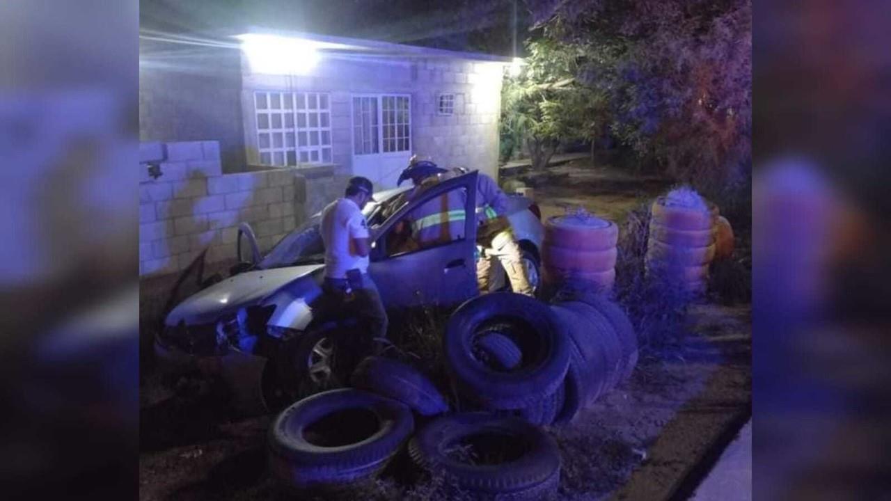 La mujer sufrió una crisis nerviosa, siendo atendida por los cuerpos de emergencia que acudieron al accidentado. Foto: Facebook Protección Civil y Bomberos Lerdo.