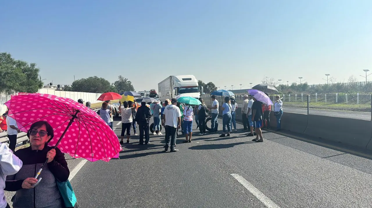 Las filas de vehículos alcanzaron varios kilómetros en ambos sentidos. Foto: Redes Sociales