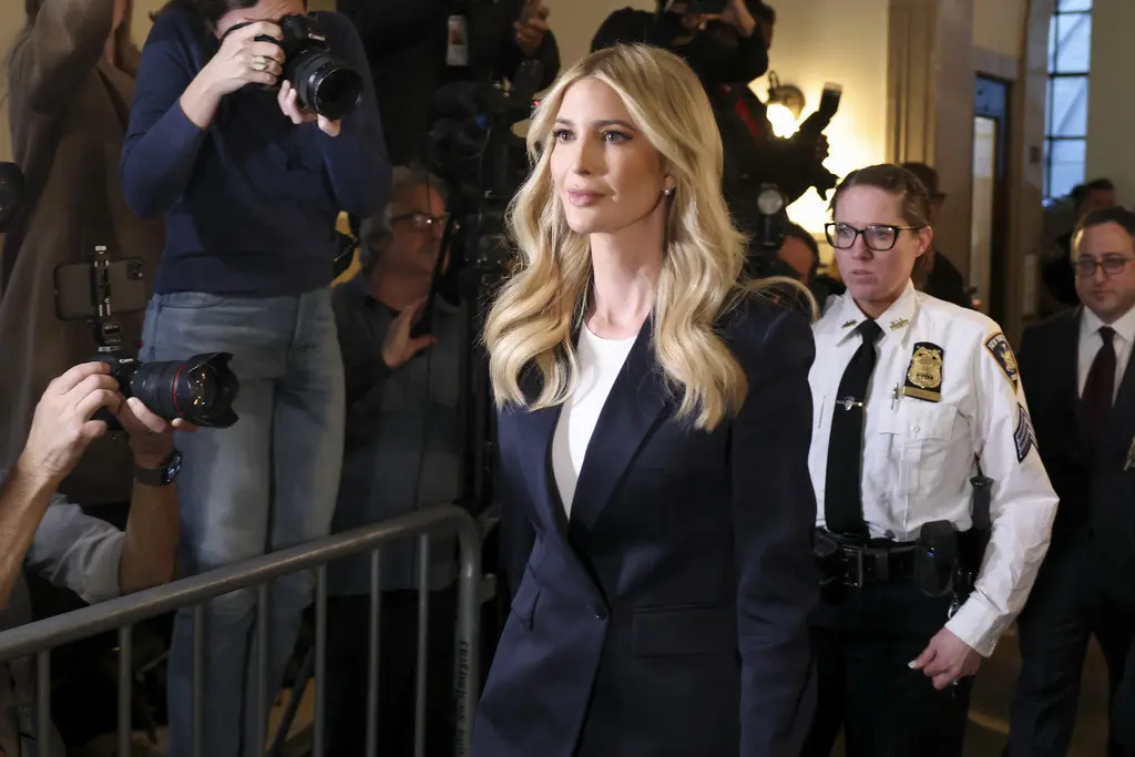 Ivanka Trump llega al tribunal en la ciudad de Nueva York donde se le sigue juicio a la Organización Trump, el 8 de noviembre de 2023. (Foto AP/Yuki Iwamura)