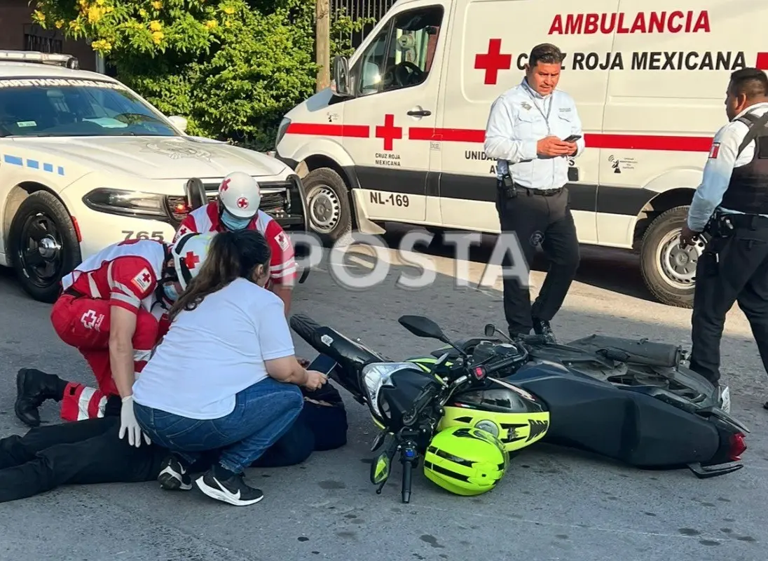Se pasa alto motociclista y choca en la colonia Moderna - POSTA México
