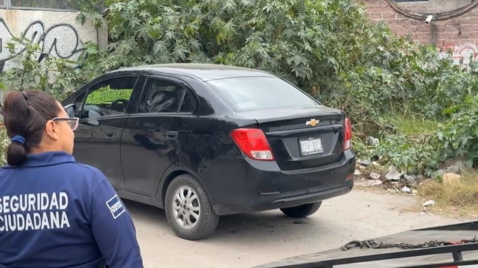 El hombre que fue ejecutado y dejado a bordo del auto con placas de la Ciudad de México no fue identificado. Foto: Captura de pantalla