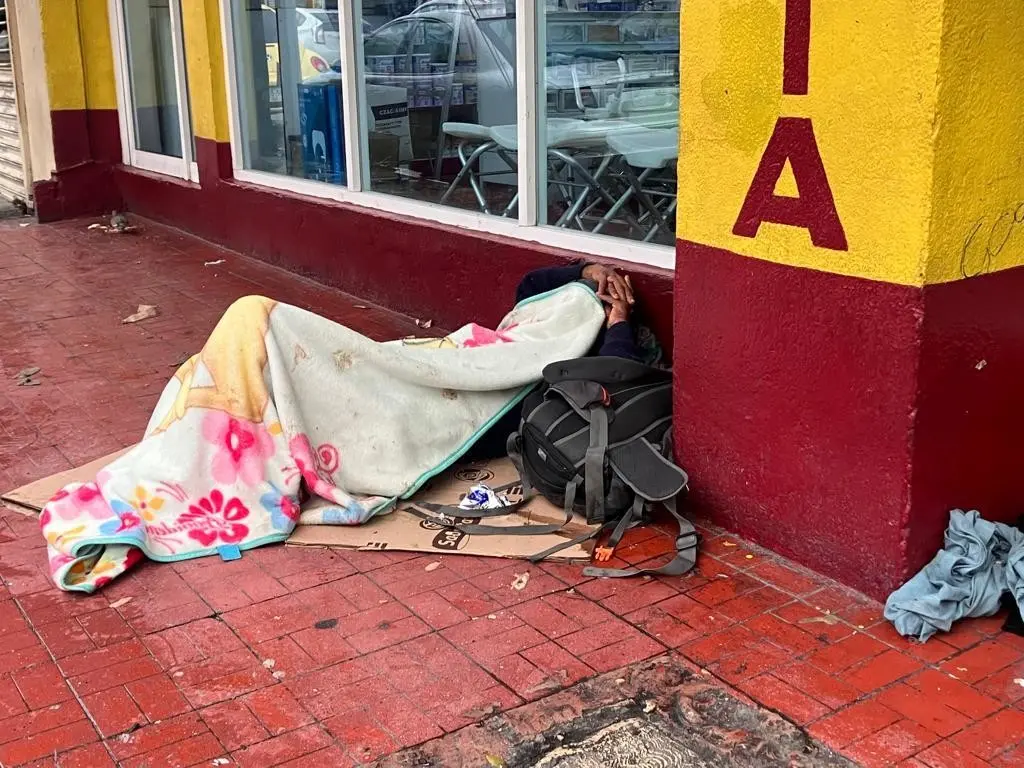 POSTA realizó un recorrido por la calle Pino Suarez, a la altura de la clínica 21 del IMSS, en el Centro de Monterrey. Foto: Rosy Sandoval.